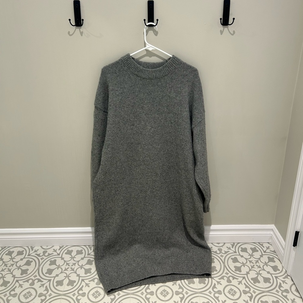 H&M sweater dress ✨🌿 - size medium